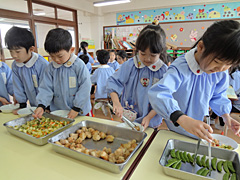 年長組　バイキング給食